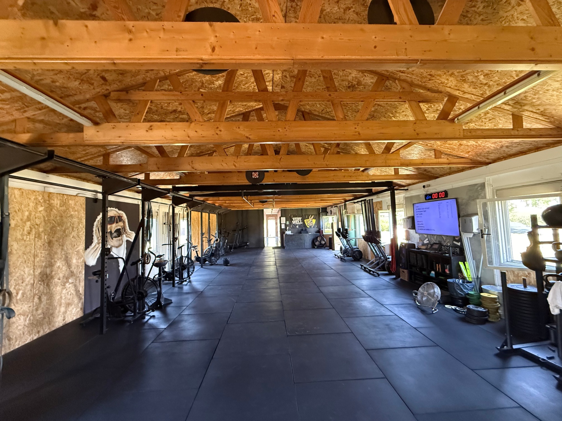 Sala open con rack, bike e rower